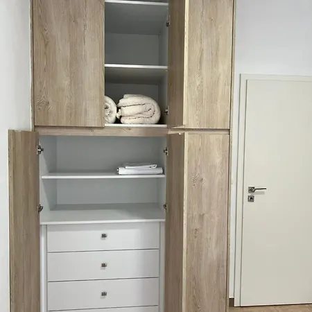Nest Apartment *